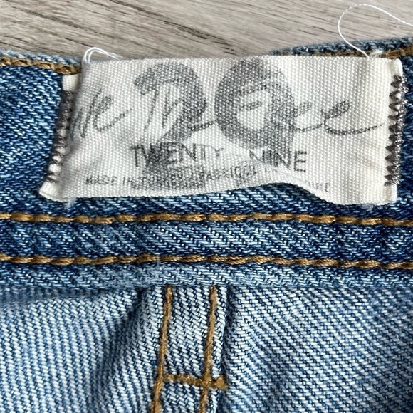 We The Free Oversized Wide Leg Jeans Frayed/Cropped Hem Medium Blue Cotton SZ 29 - Picture 6 of 13